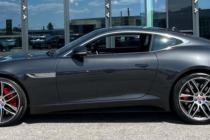 Grå Jaguar F-Type fra 2022