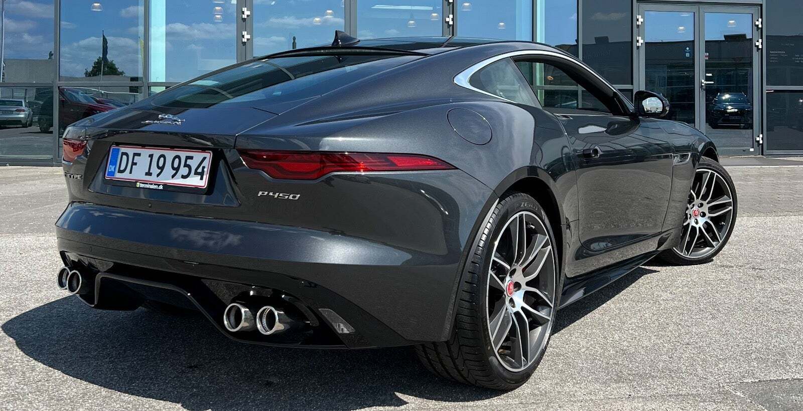 Grå Jaguar F-Type fra 2022