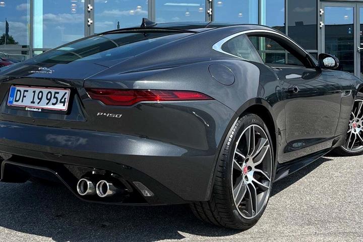 Grå Jaguar F-Type fra 2022