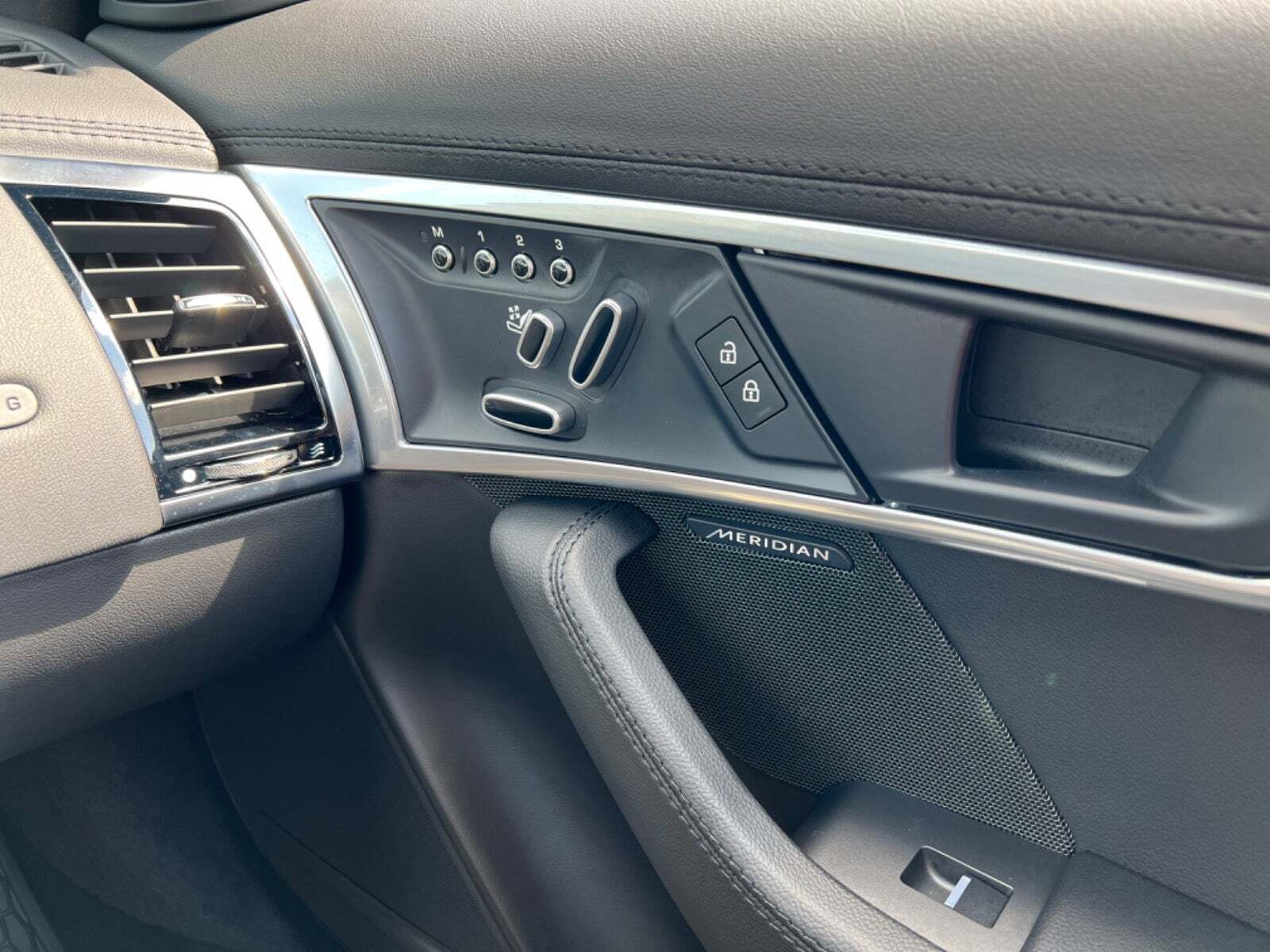 Grå Jaguar F-Type fra 2022