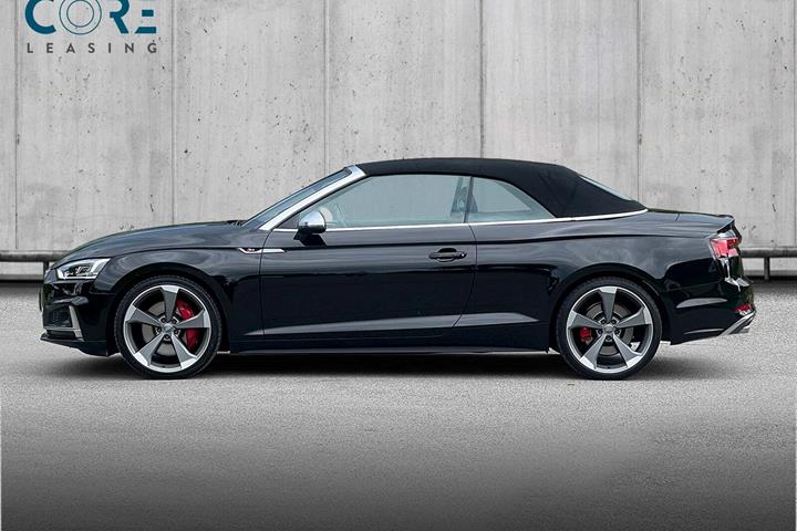 Sort Audi S5 fra 2018 set udefra