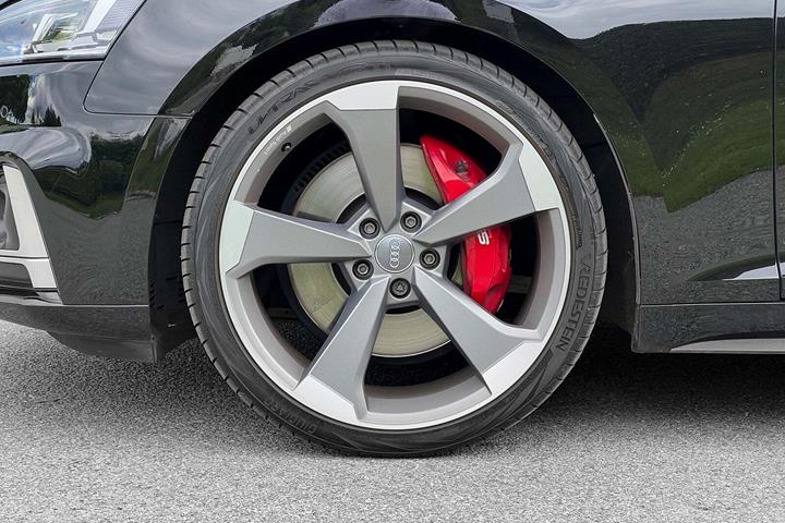 Sort Audi S5 fra 2018 set udefra