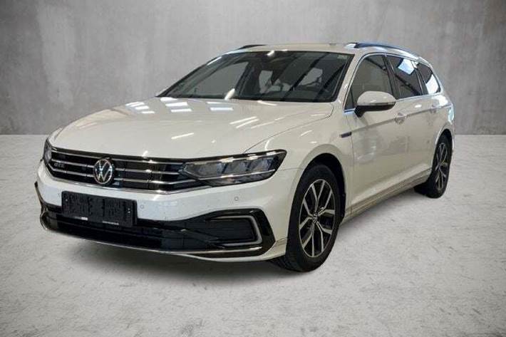 Hvid VW Passat fra 2021