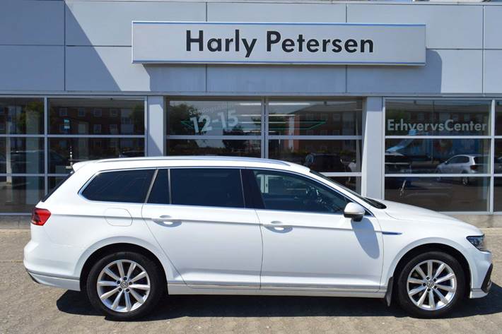 Hvid VW Passat fra 2020