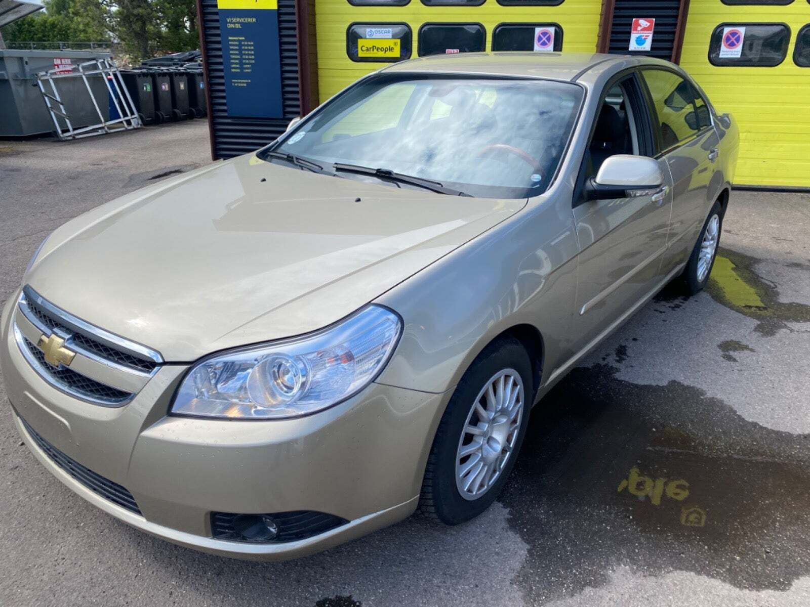 Beige Chevrolet Epica fra 2007 set udefra