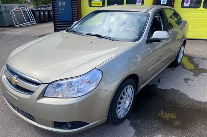 Beige Chevrolet Epica fra 2007 set udefra
