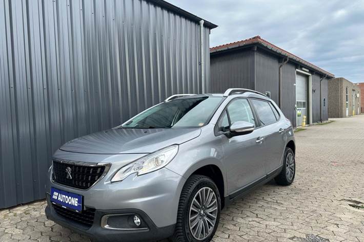 Grå Peugeot 2008 fra 2017