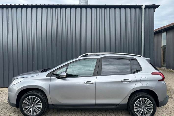 Grå Peugeot 2008 fra 2017