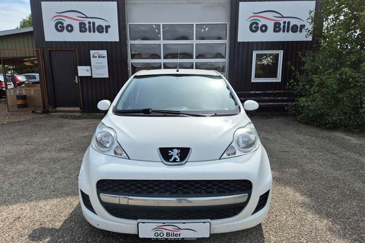 Grøn Peugeot 107 fra 2011