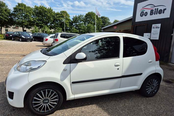 Grøn Peugeot 107 fra 2011