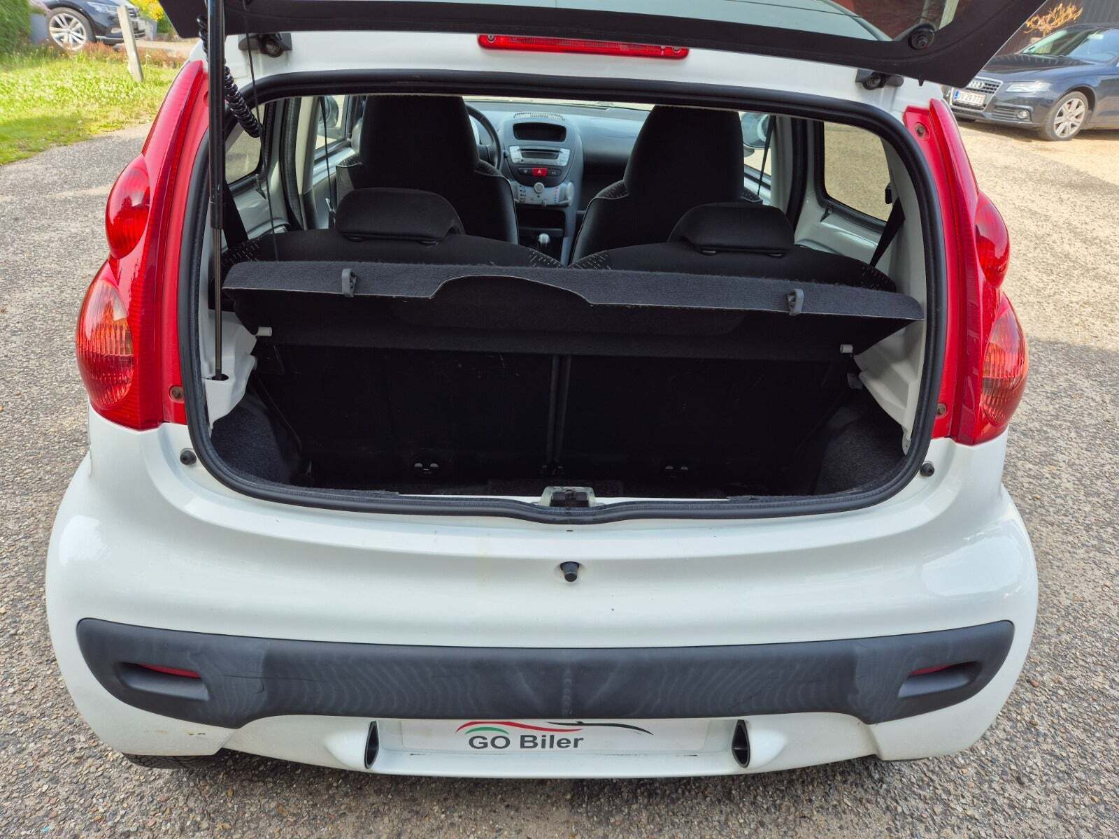 Grøn Peugeot 107 fra 2011