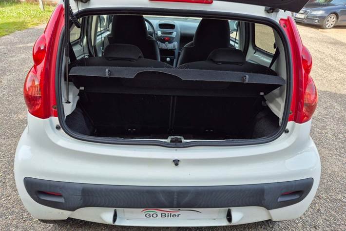 Grøn Peugeot 107 fra 2011