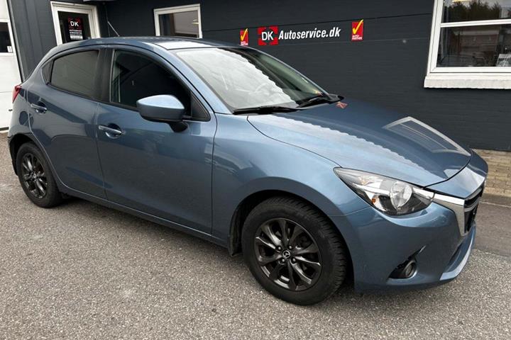 Blå Mazda 2 fra 2017