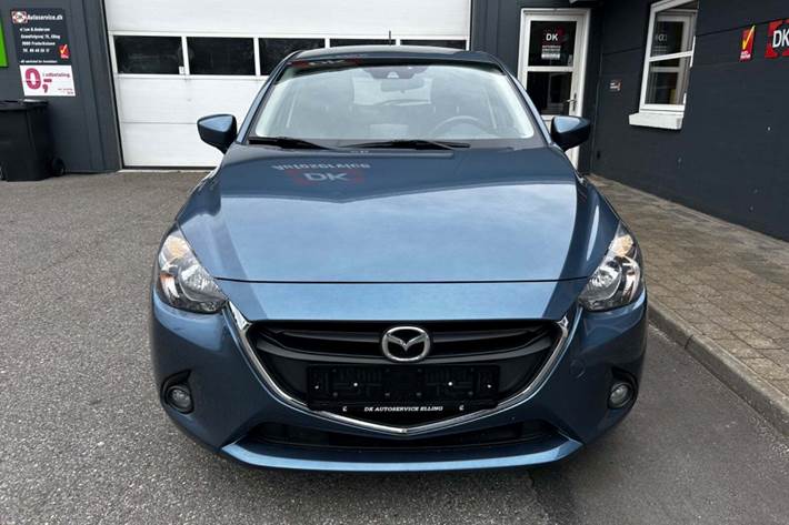 Blå Mazda 2 fra 2017