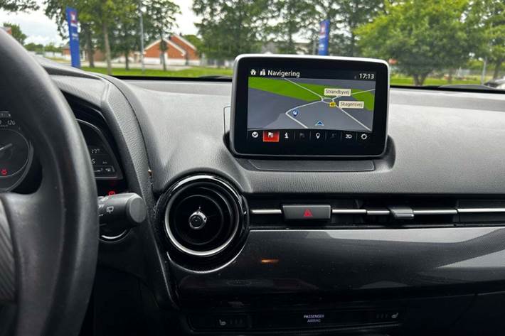 Blå Mazda 2 fra 2017