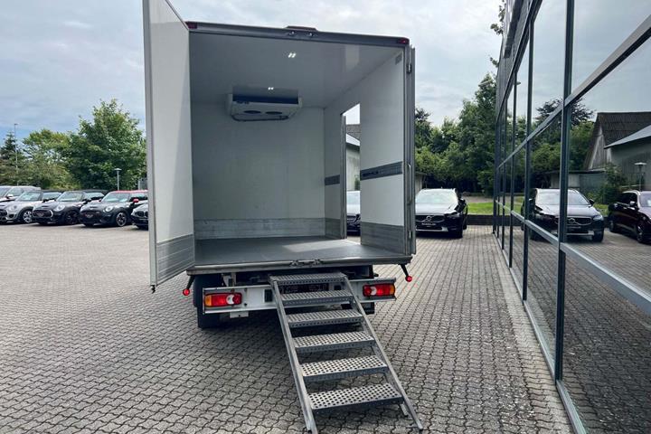 Hvid Fiat Ducato 35 fra 2017 set udefra