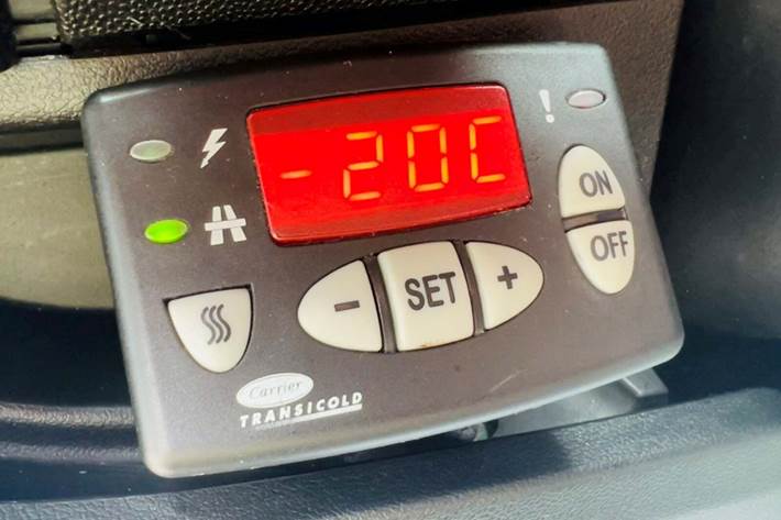 Hvid Fiat Ducato 35 fra 2017 set indefra