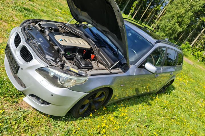 Sølv BMW 535d fra 2005