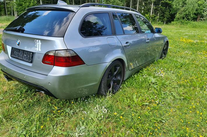 Sølv BMW 535d fra 2005