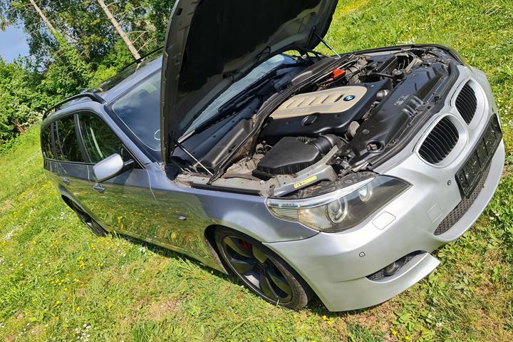 Sølv BMW 535d fra 2005