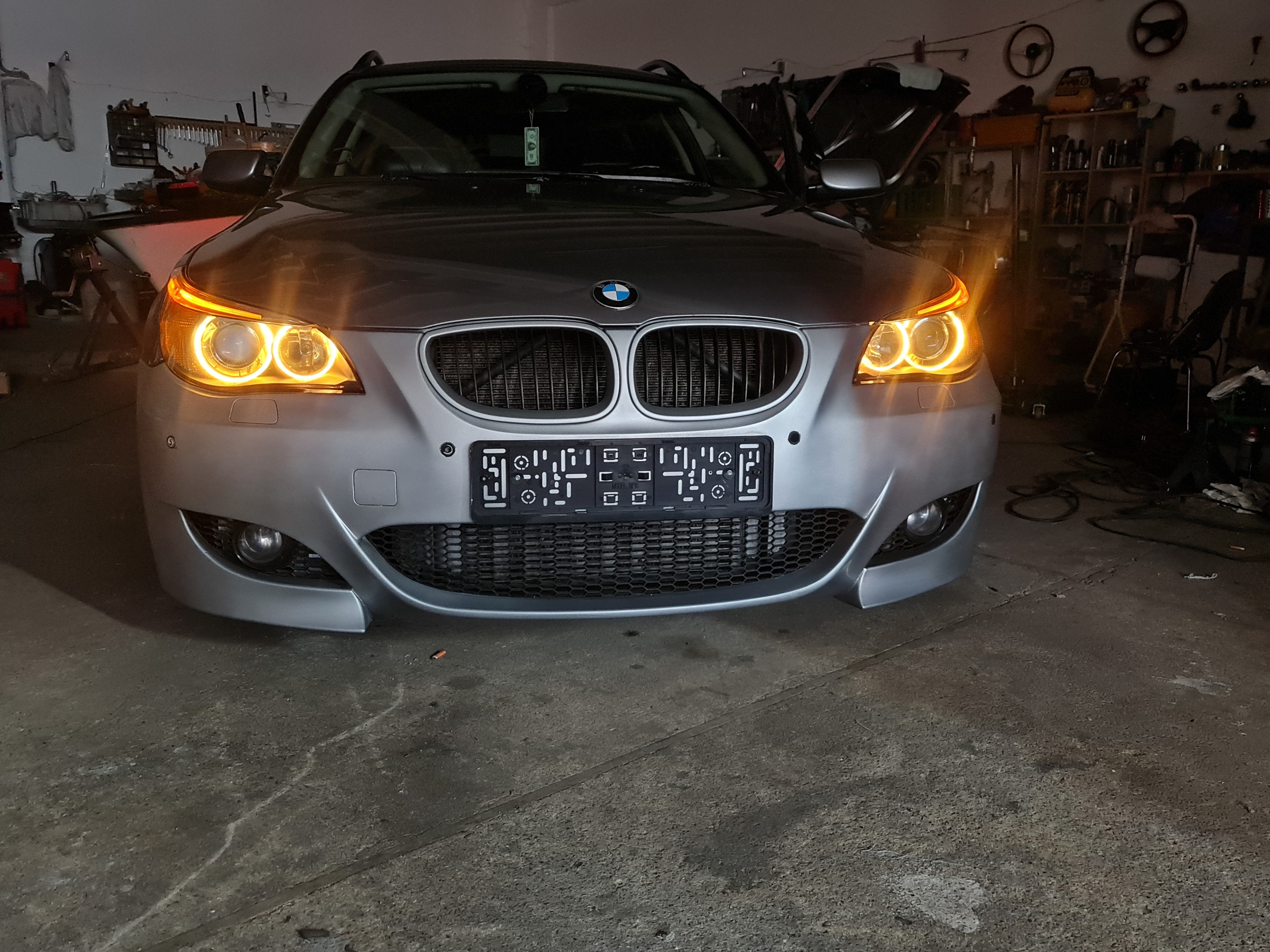 Sølv BMW 535d fra 2005