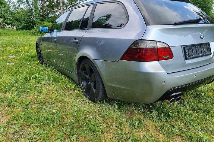 Sølv BMW 535d fra 2005