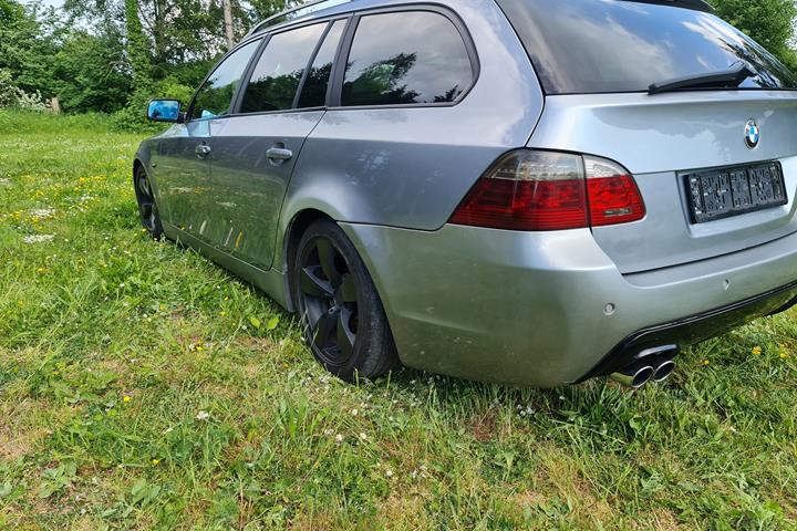 Sølv BMW 535d fra 2005