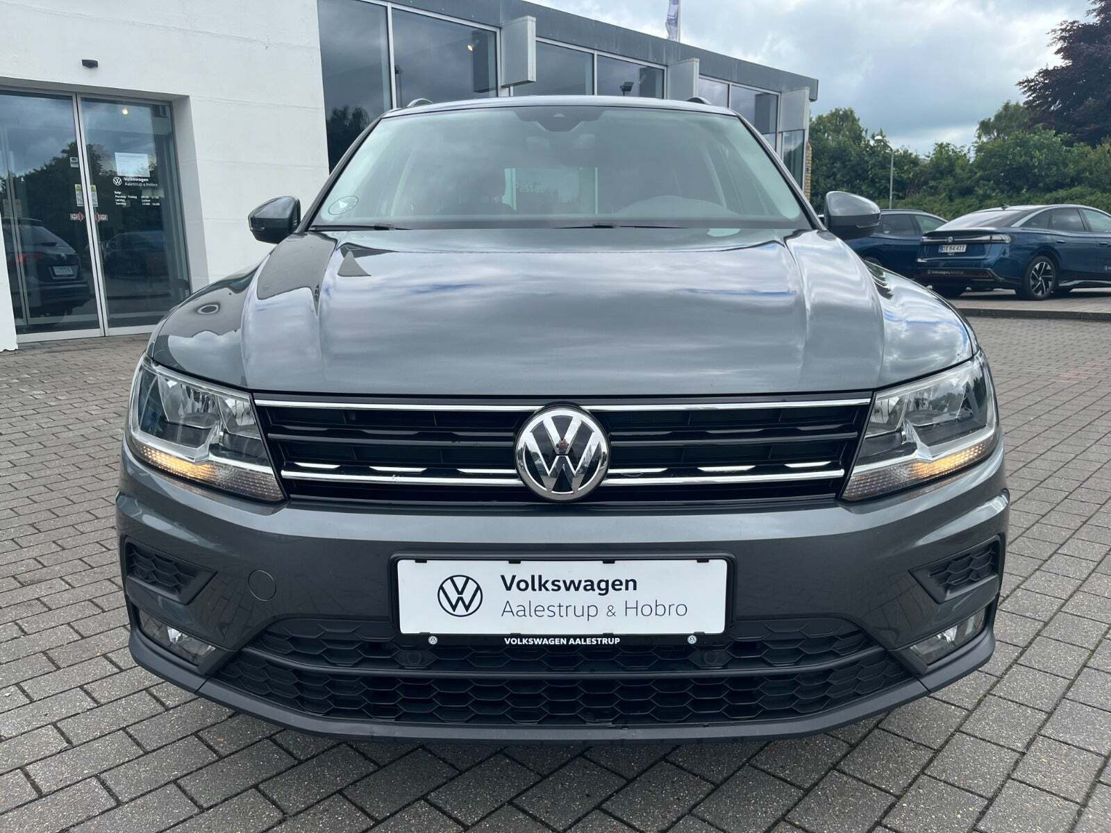 Grå VW Tiguan fra 2019