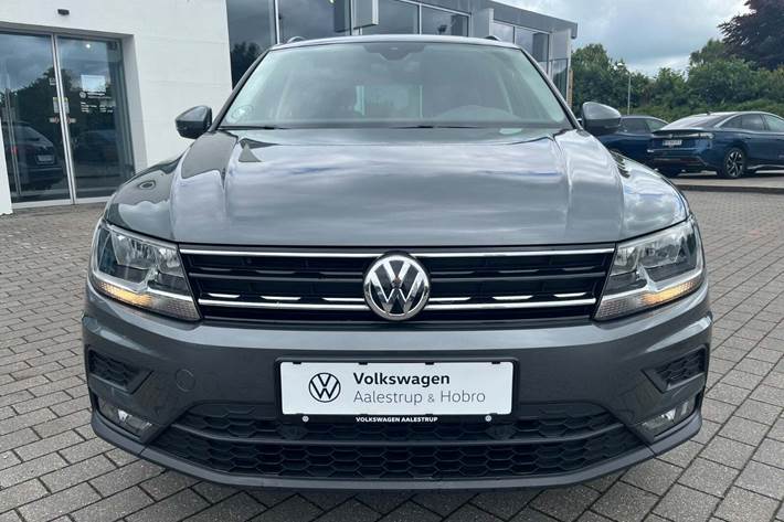 Grå VW Tiguan fra 2019
