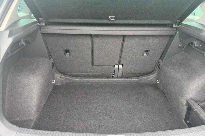 Grå VW Tiguan fra 2019