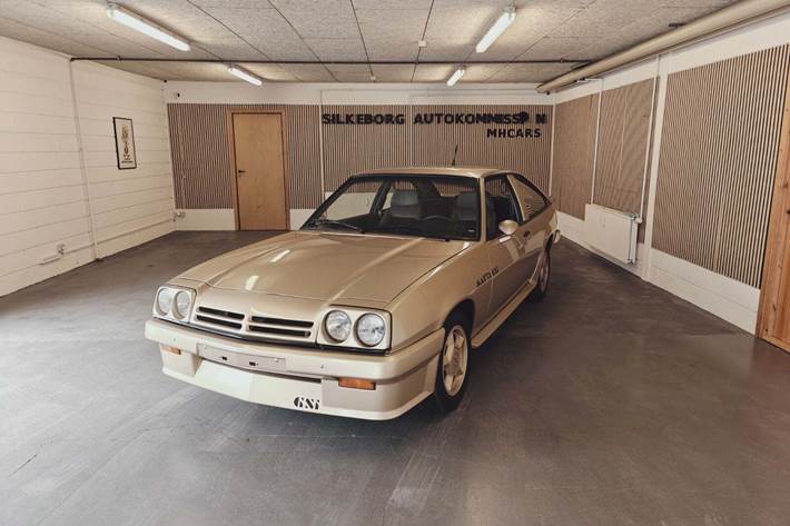 Gul Opel Manta fra 1986