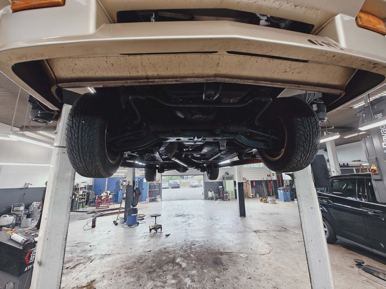 Gul Opel Manta fra 1986