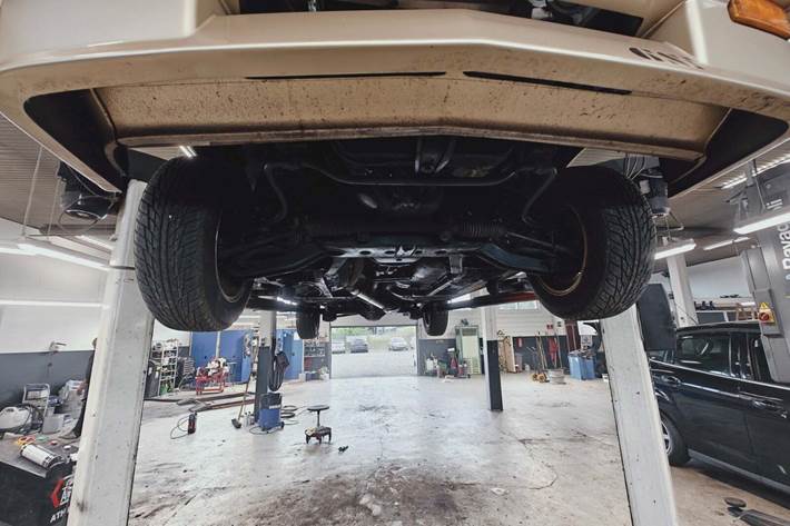 Gul Opel Manta fra 1986