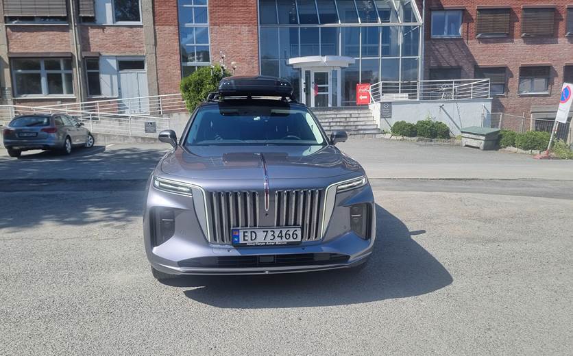 Hongqi E-HS9 Exclusive
