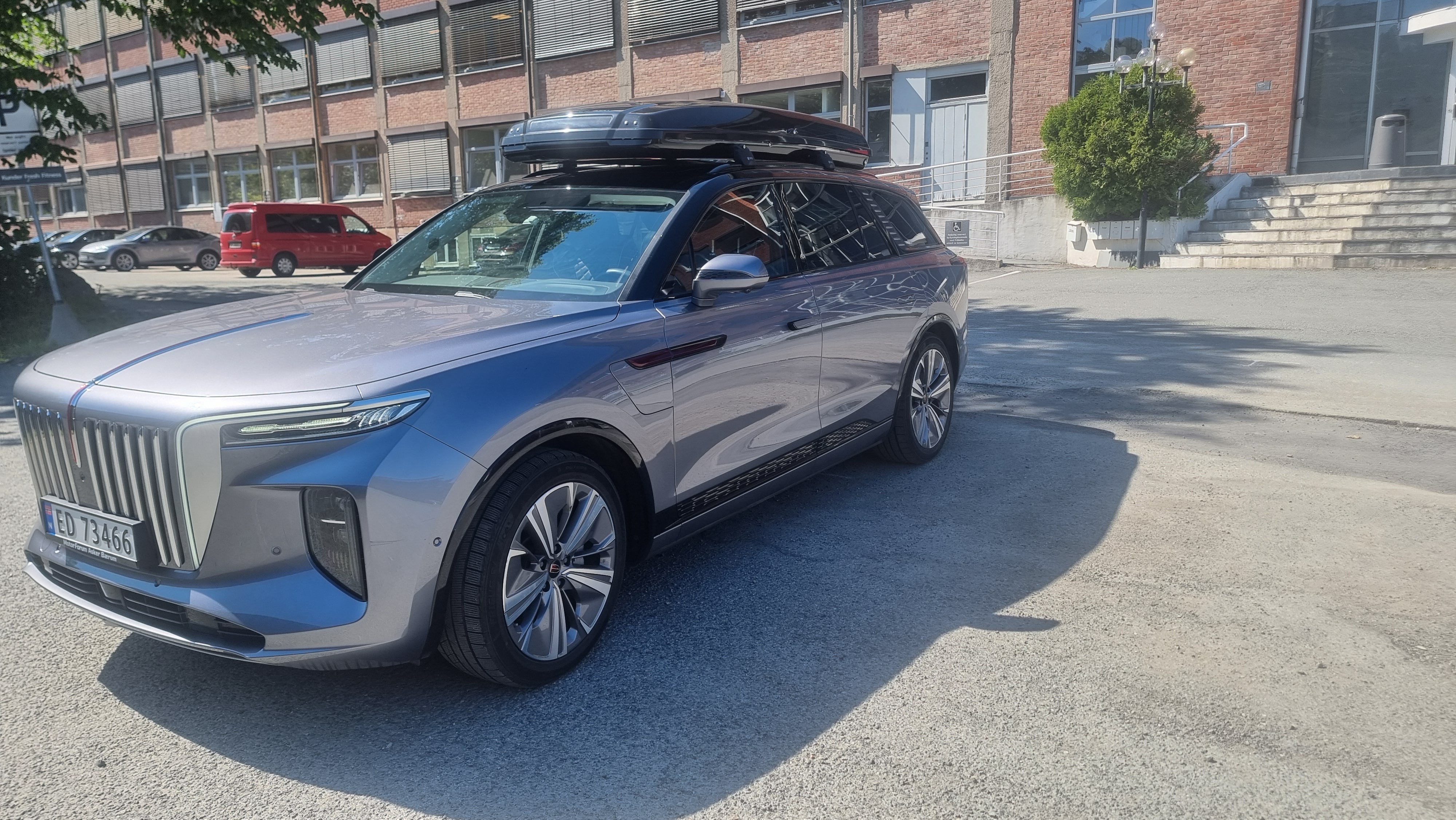 Hongqi E-HS9 Exclusive