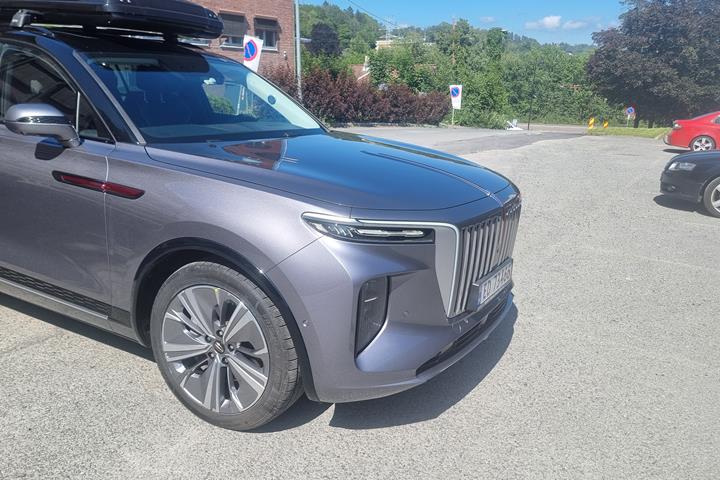 Grå Hongqi E-HS9 fra 2022