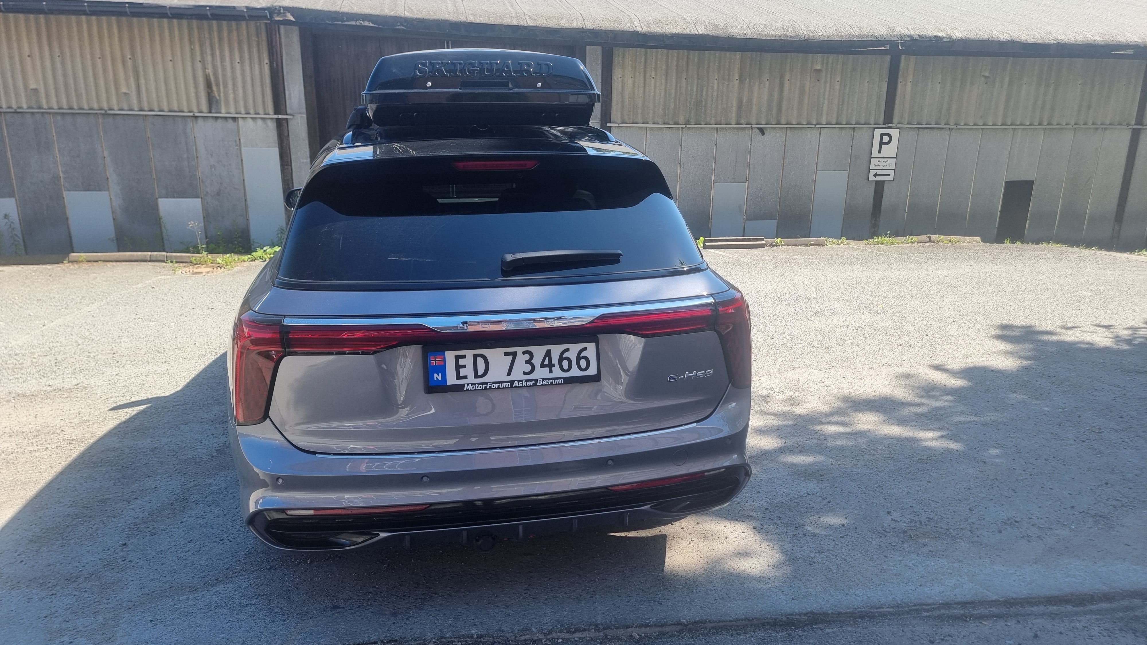 Grå Hongqi E-HS9 fra 2022
