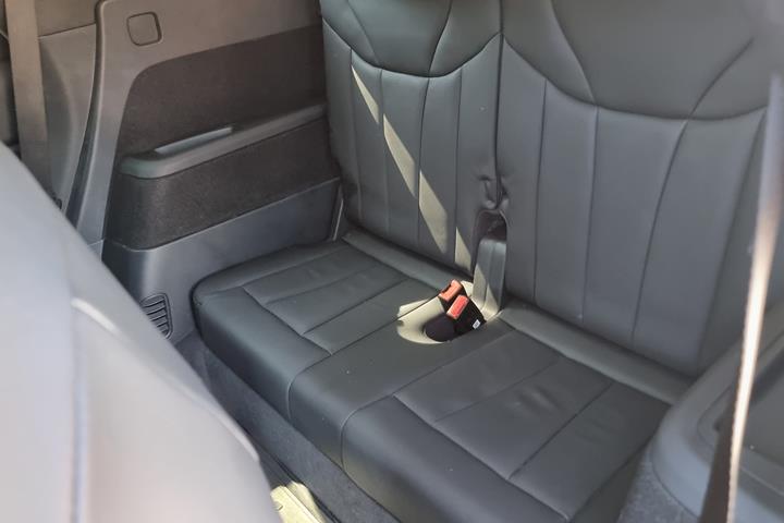 Grå Hongqi E-HS9 fra 2022