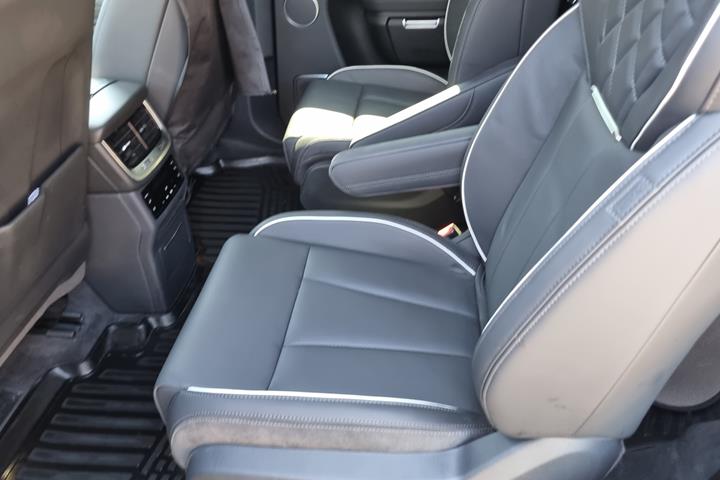 Grå Hongqi E-HS9 fra 2022