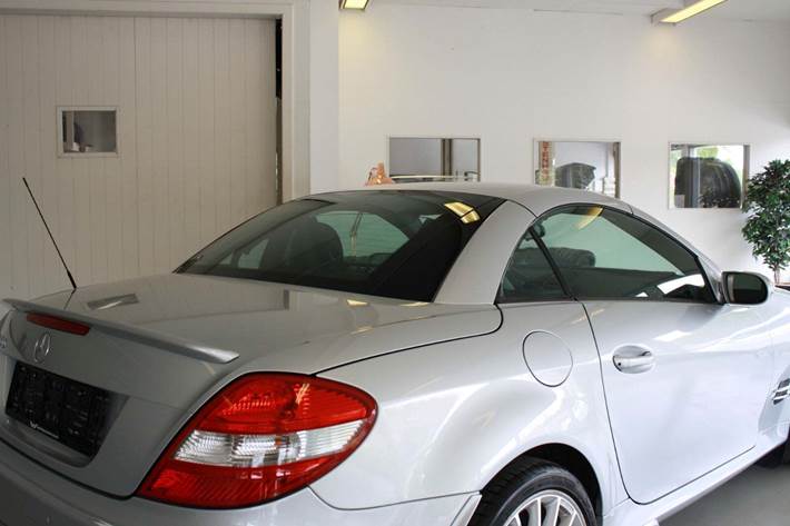 Sølv Mercedes SLK350 fra 2004