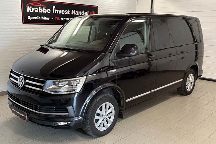 Sort VW Multivan fra 2017 set udefra