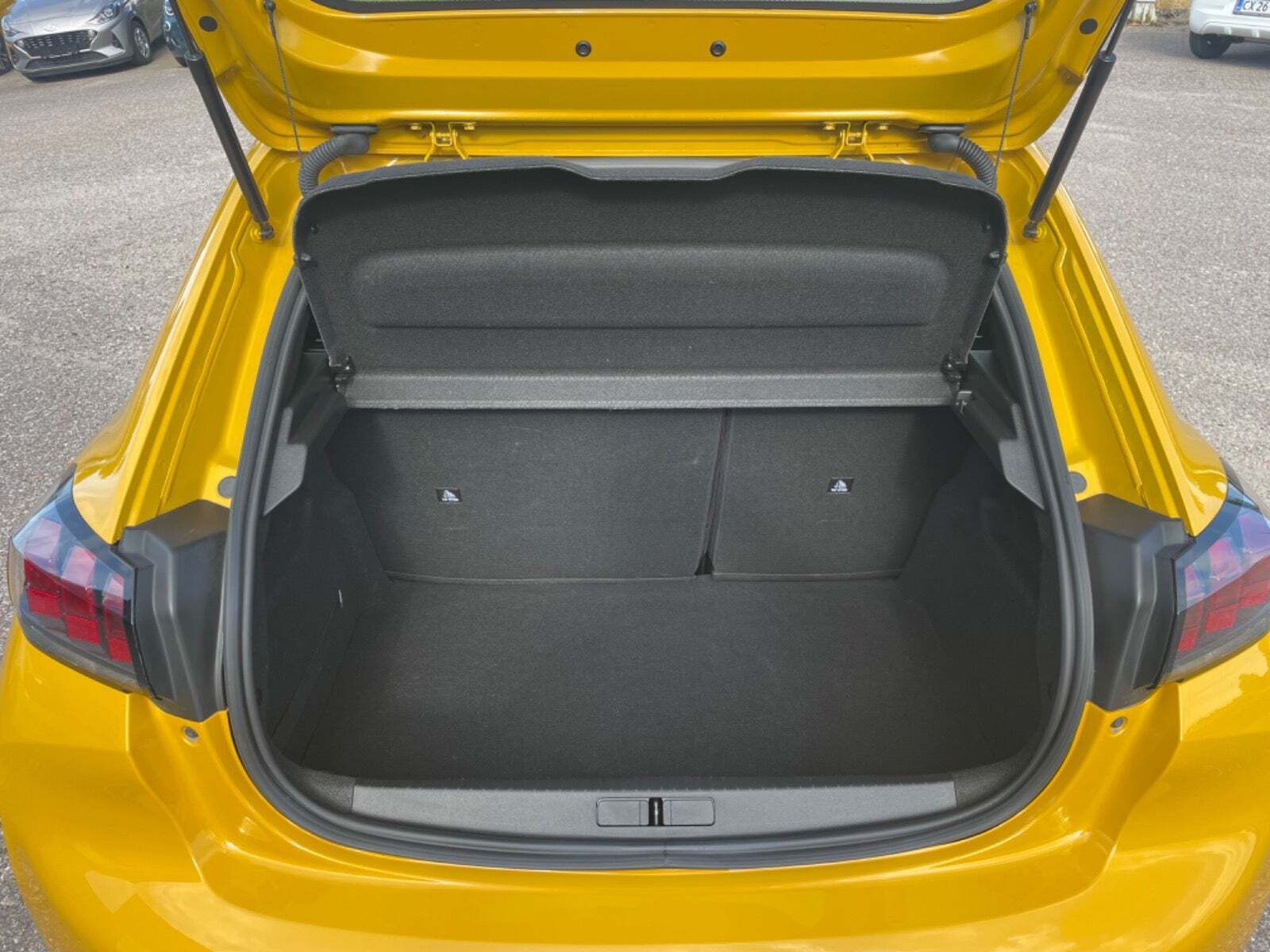 Gul Peugeot 208 fra 2022