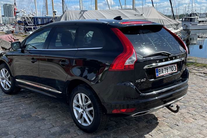 Sort Volvo XC60 fra 2016