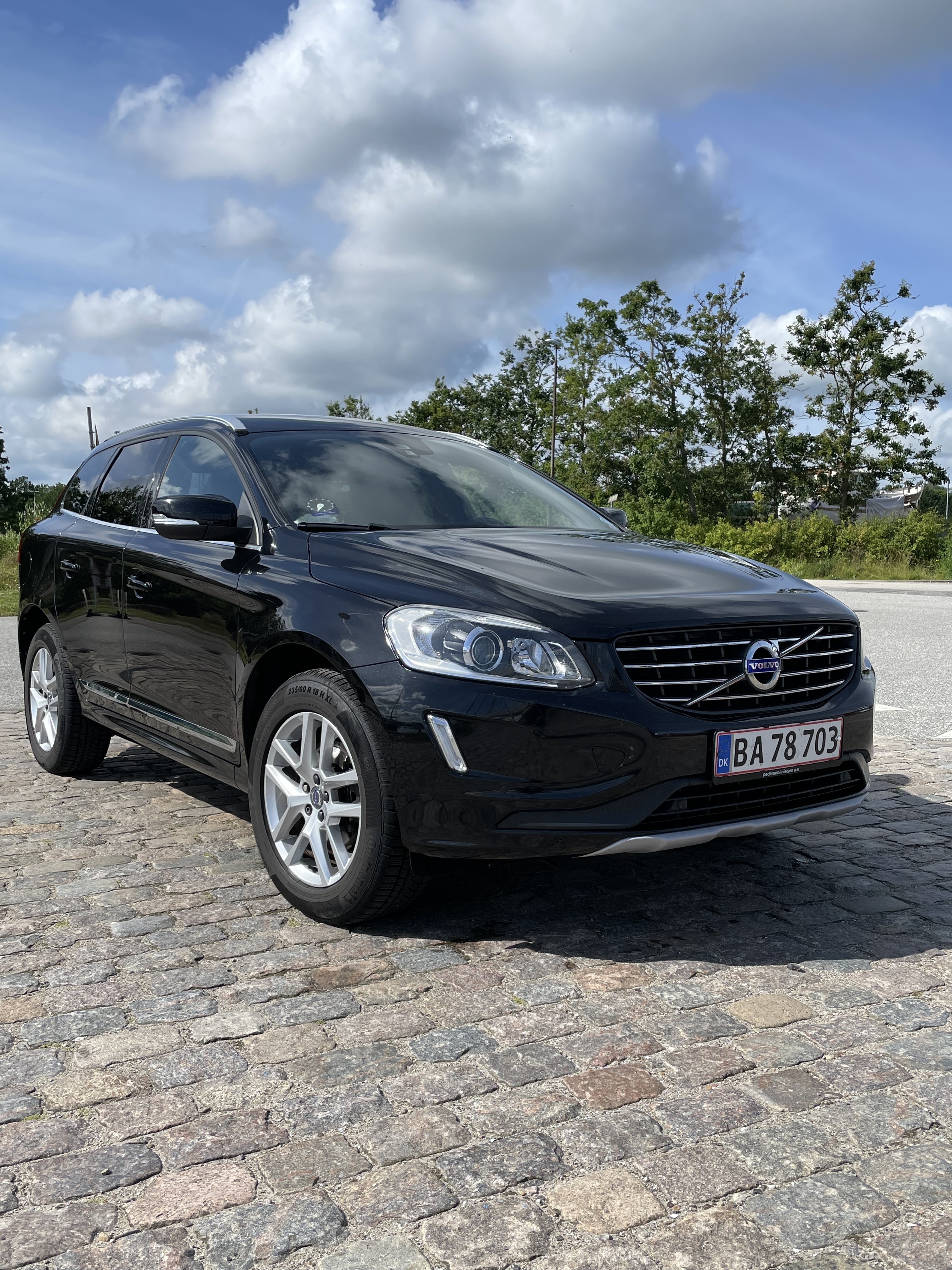 Sort Volvo XC60 fra 2016