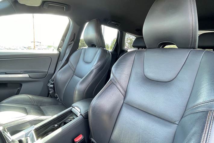 Sort Volvo XC60 fra 2016