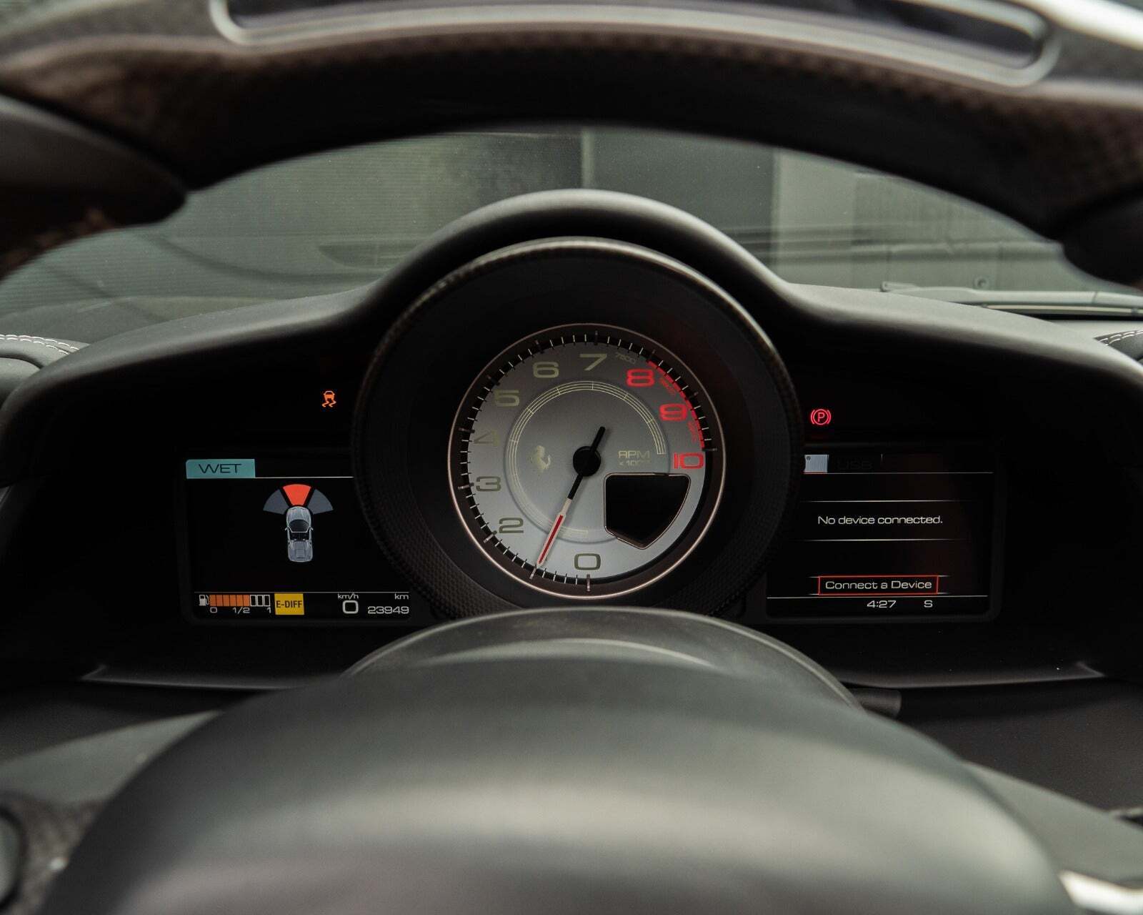 Grå Ferrari 488 Spider fra 2017 set indefra