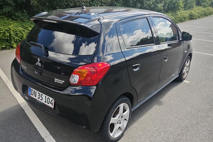 Sort Mitsubishi Space Star fra 2014