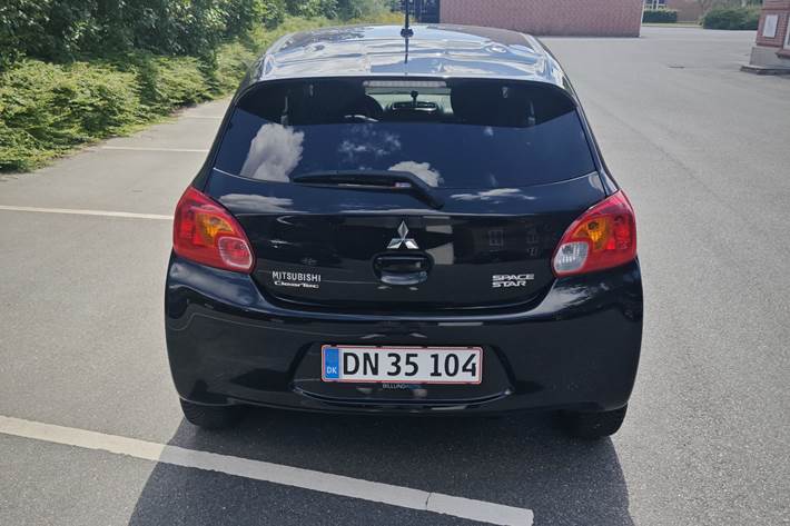 Sort Mitsubishi Space Star fra 2014