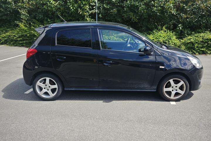Sort Mitsubishi Space Star fra 2014
