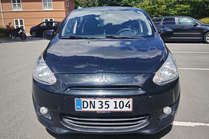 Sort Mitsubishi Space Star fra 2014